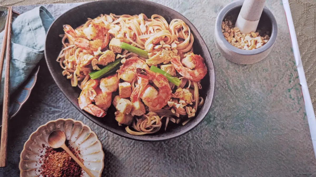 Gebratene Thainudeln angerichtet