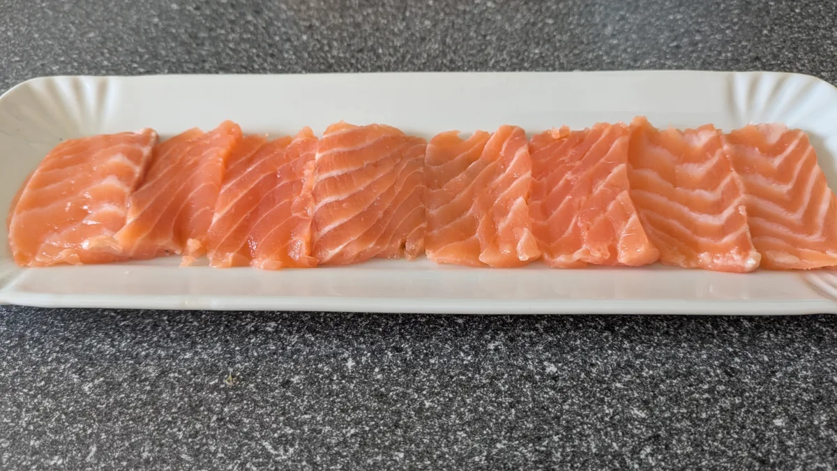 Bandnudeln mit Lachs Scampi und grünem Spargel