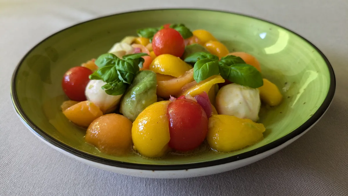 Exotischer Gourmetsalat - angerichtet